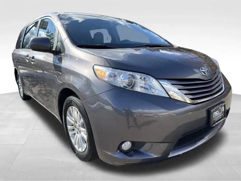 2017 Toyota Sienna 3rd Gen - Image 6 of 12