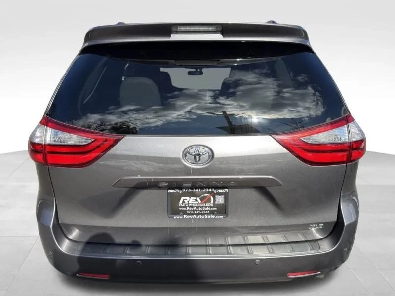 2017 Toyota Sienna 3rd Gen - Image 4 of 12