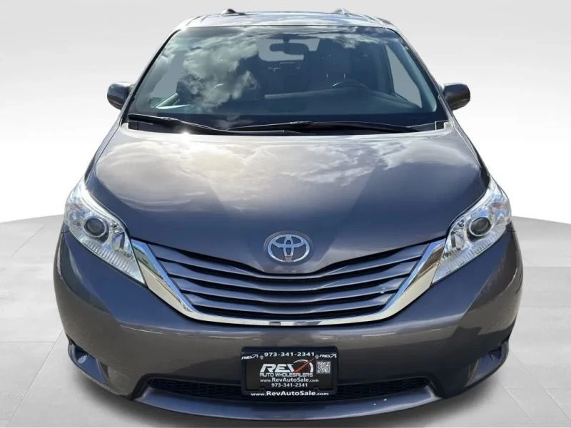 2017 Toyota Sienna 3rd Gen - Image 7 of 12