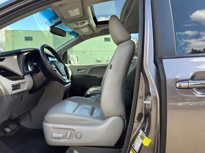 2017 Toyota Sienna 3rd Gen - Image 11 of 12