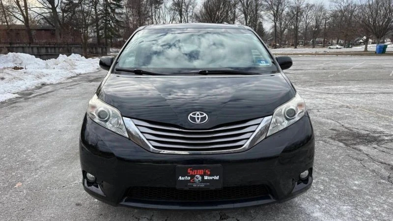 2017 Toyota Sienna 3rd Gen - Image 6 of 12
