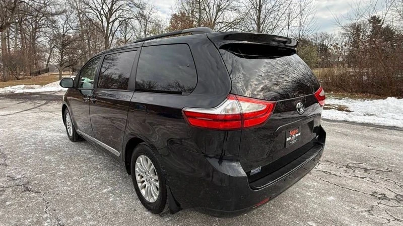 2017 Toyota Sienna 3rd Gen - Image 8 of 12