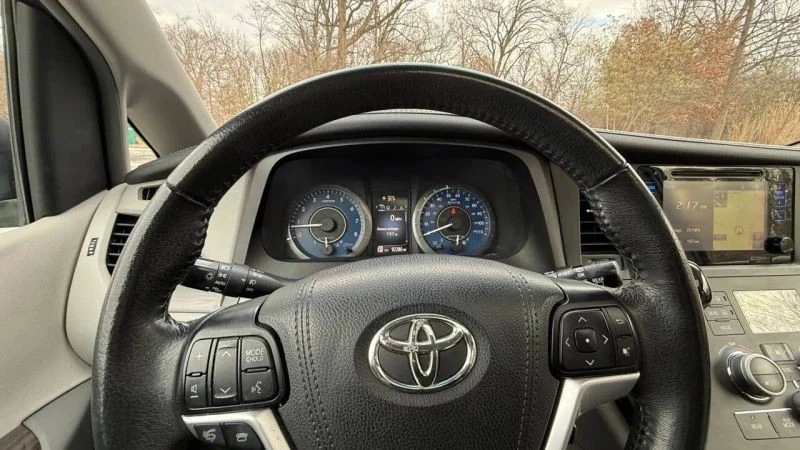 2017 Toyota Sienna 3rd Gen - Image 11 of 12