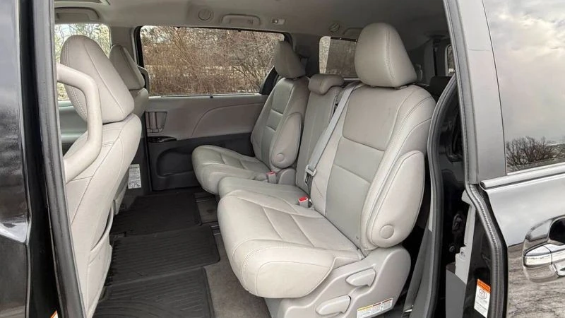2017 Toyota Sienna 3rd Gen - Image 10 of 12