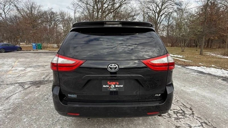 2017 Toyota Sienna 3rd Gen - Image 4 of 12