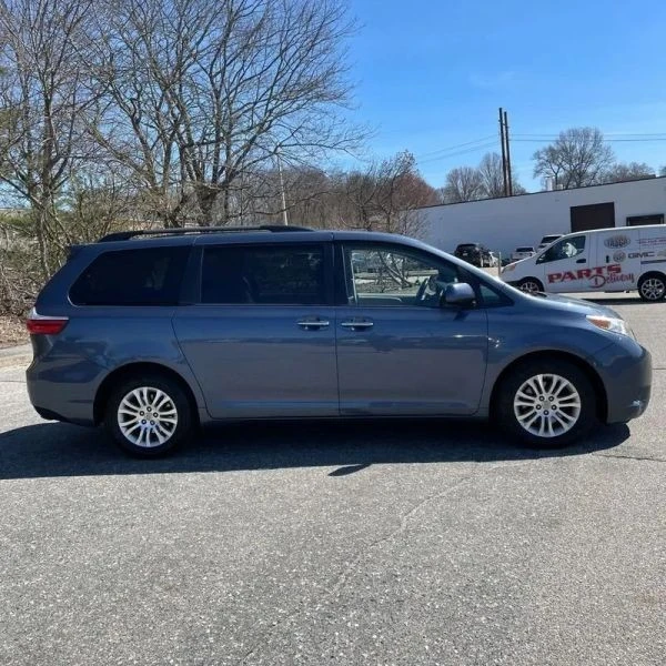 2017 Toyota Sienna 3rd Gen - Image 10 of 12