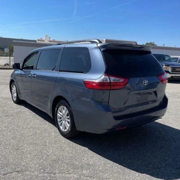 2017 Toyota Sienna 3rd Gen - Image 5 of 12