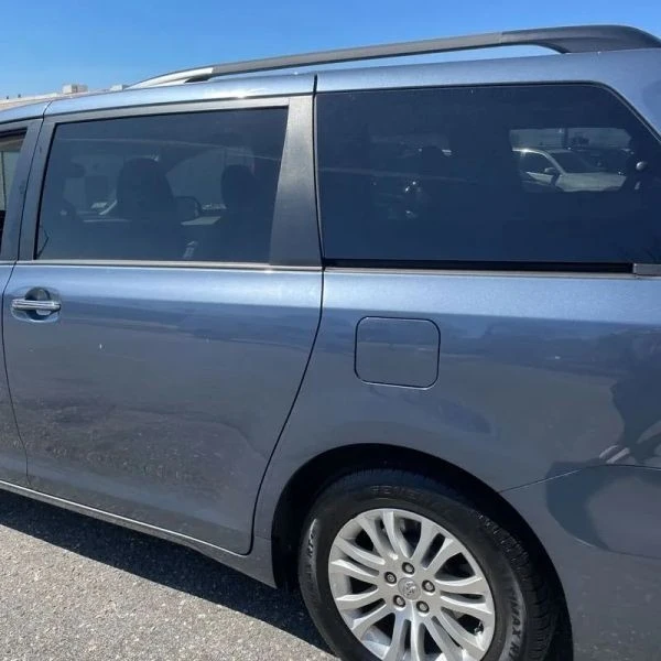 2017 Toyota Sienna 3rd Gen - Image 6 of 12