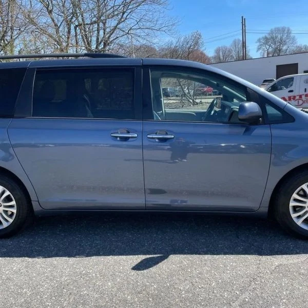 2017 Toyota Sienna 3rd Gen - Image 11 of 12
