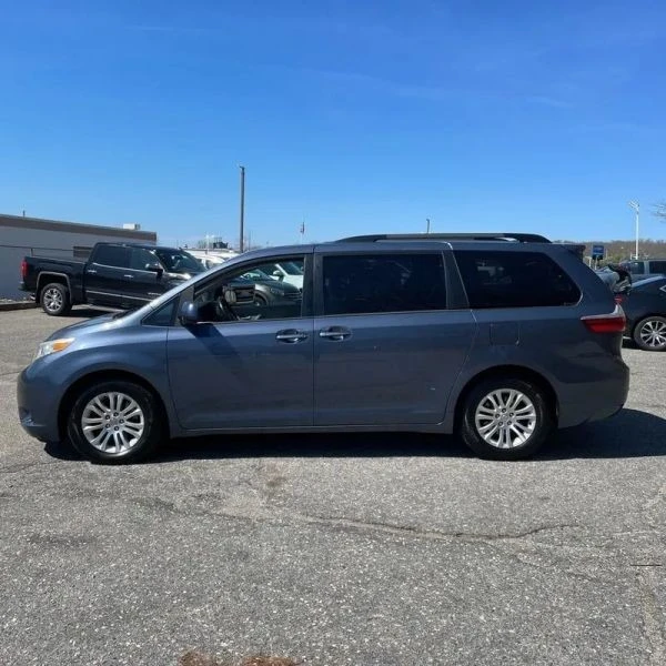 2017 Toyota Sienna 3rd Gen - Image 3 of 12