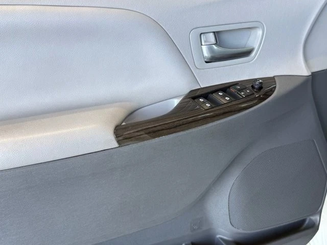 2017 Toyota Sienna 3rd Gen - Image 16 of 21