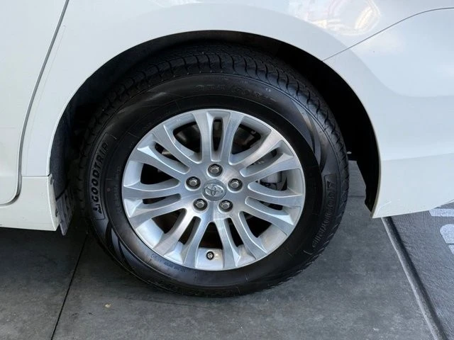 2017 Toyota Sienna 3rd Gen - Image 15 of 21