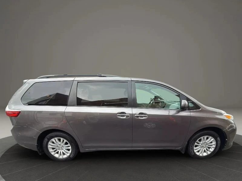 2017 Toyota Sienna 3rd Gen - Image 4 of 12