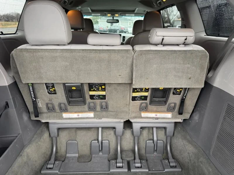 2017 Toyota Sienna 3rd Gen - Image 11 of 12