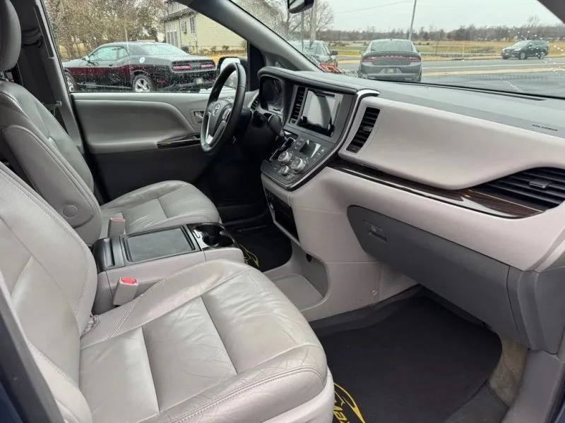 2017 Toyota Sienna 3rd Gen - Image 9 of 12