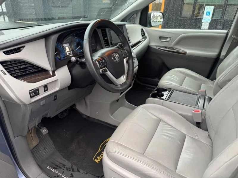 2017 Toyota Sienna 3rd Gen - Image 5 of 12