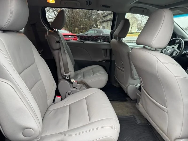 2017 Toyota Sienna 3rd Gen - Image 8 of 12