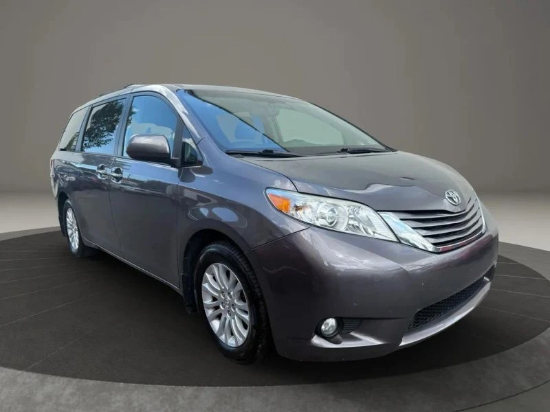 2017 Toyota Sienna 3rd Gen - Image 3 of 12