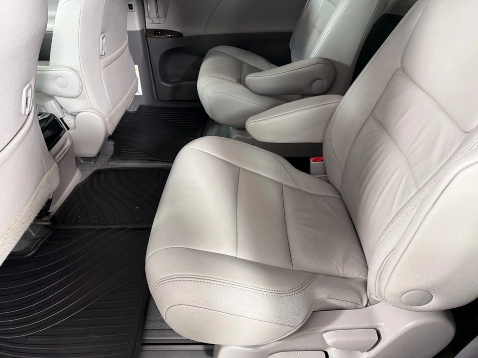 2017 Toyota Sienna 3rd Gen - Image 19 of 21