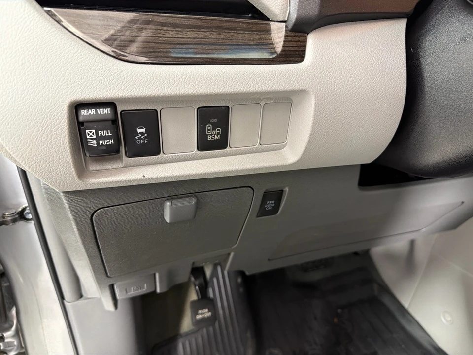 2017 Toyota Sienna 3rd Gen - Image 15 of 21