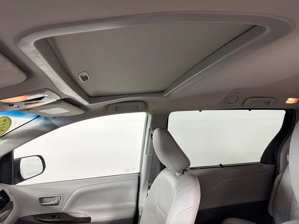 2017 Toyota Sienna 3rd Gen - Image 14 of 21