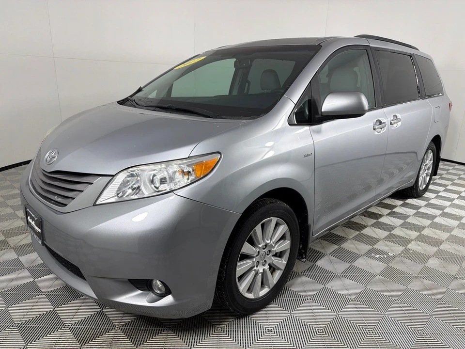 2017 Toyota Sienna 3rd Gen - Image 9 of 12