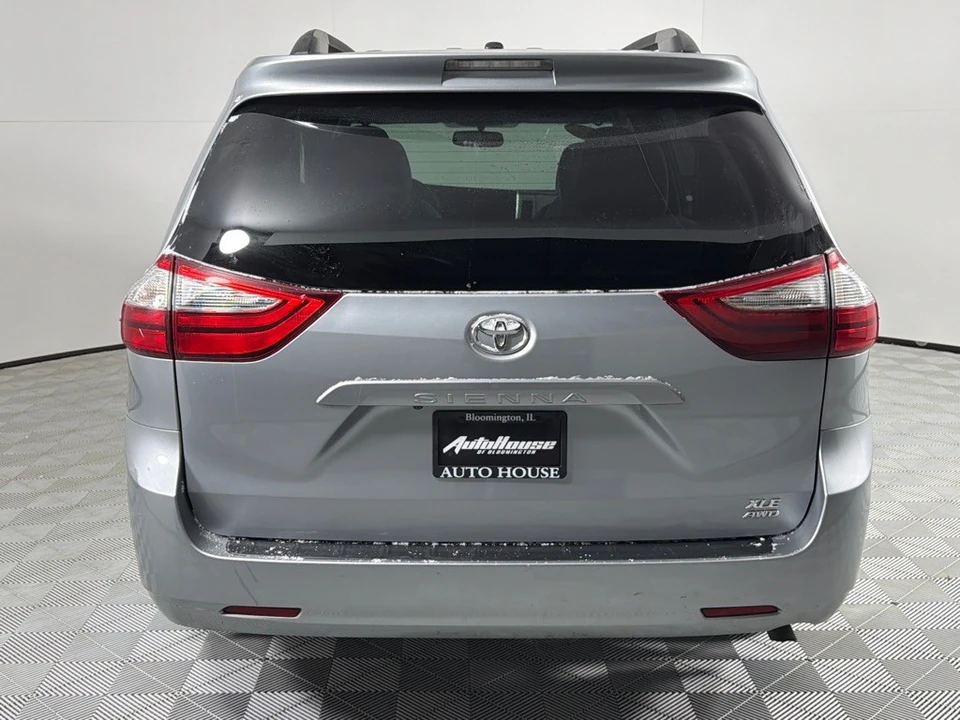 2017 Toyota Sienna 3rd Gen - Image 6 of 12