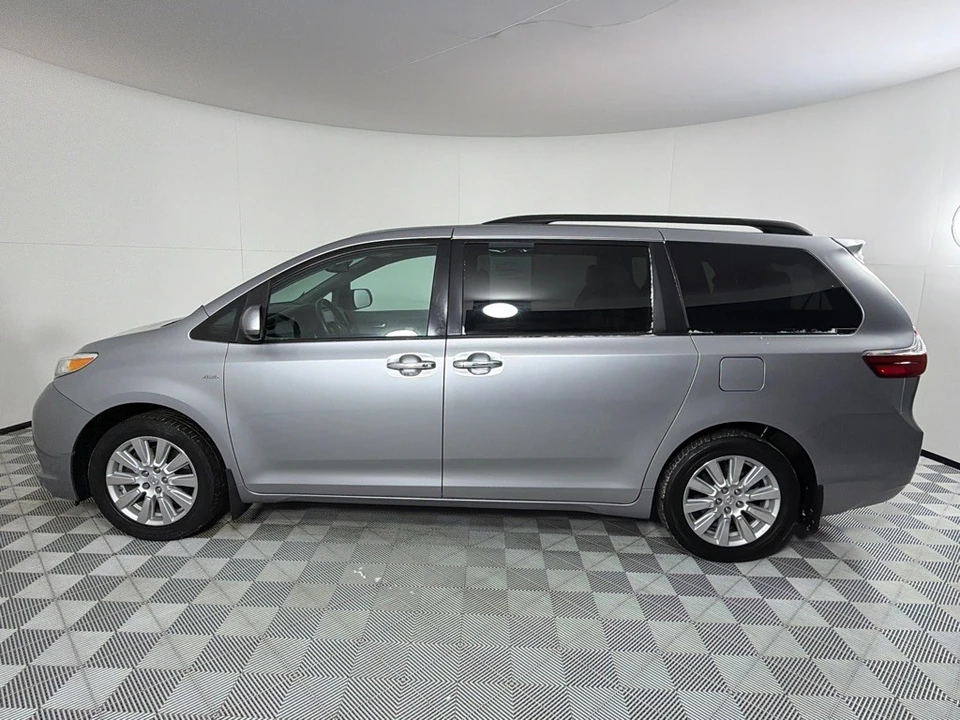 2017 Toyota Sienna 3rd Gen - Image 8 of 12