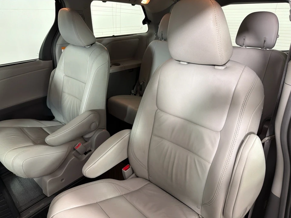 2017 Toyota Sienna 3rd Gen - Image 20 of 21