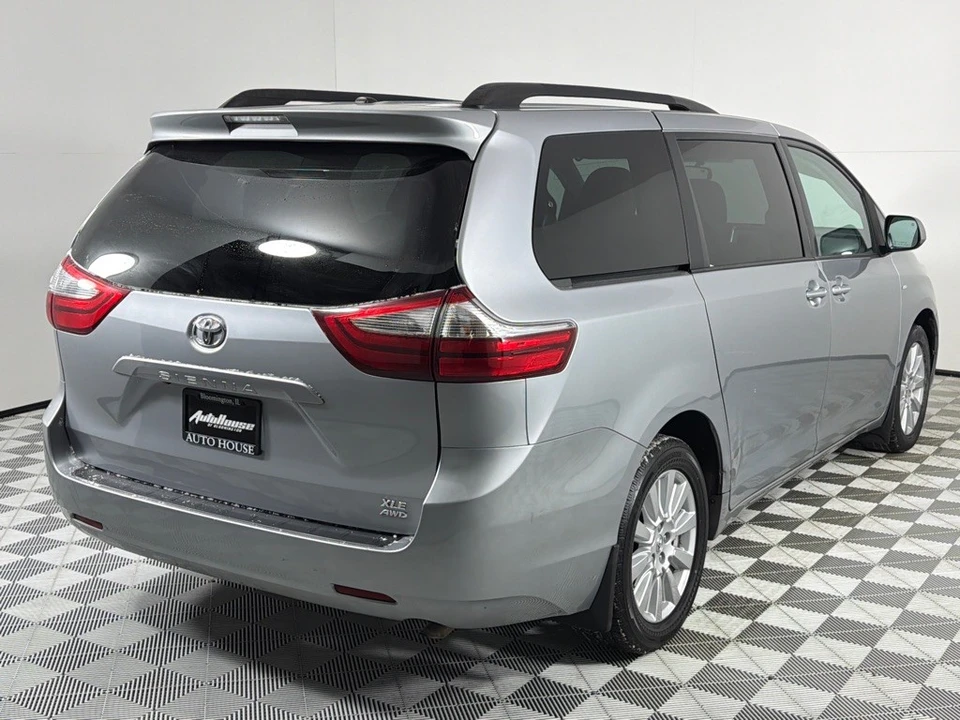 2017 Toyota Sienna 3rd Gen - Image 5 of 12