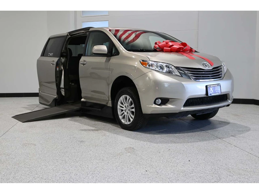2017 Toyota Sienna 3rd Gen - Image 2 of 21