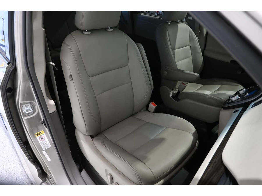 2017 Toyota Sienna 3rd Gen - Image 16 of 21