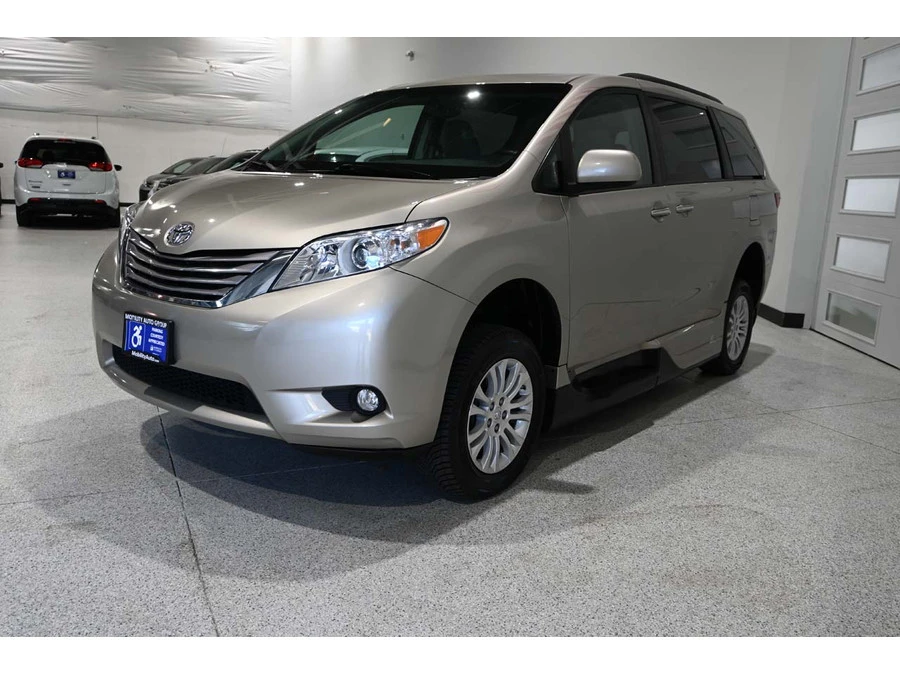 2017 Toyota Sienna 3rd Gen - Image 10 of 21