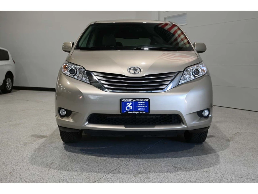 2017 Toyota Sienna 3rd Gen - Image 4 of 21