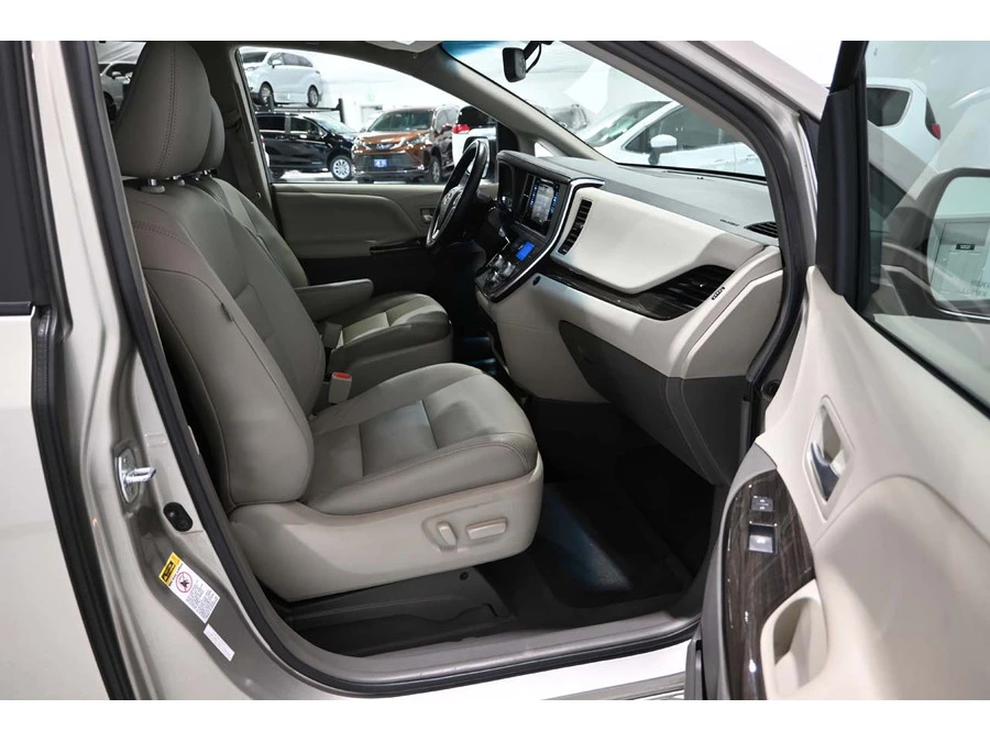 2017 Toyota Sienna 3rd Gen - Image 15 of 21