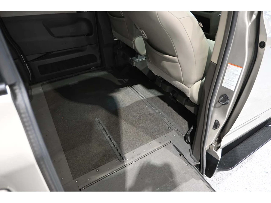 2017 Toyota Sienna 3rd Gen - Image 19 of 21