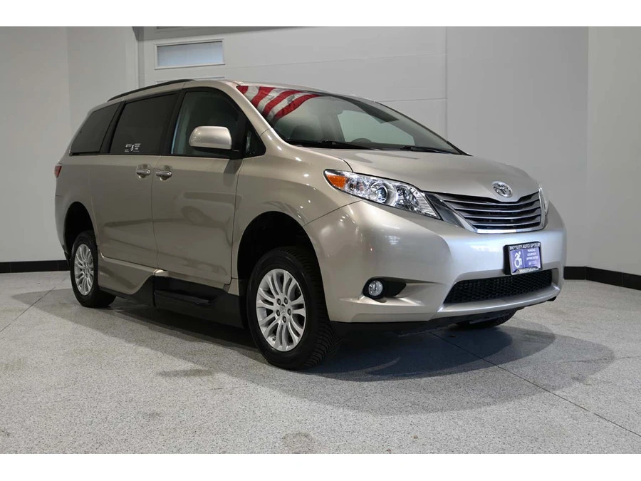 2017 Toyota Sienna 3rd Gen - Image 3 of 21
