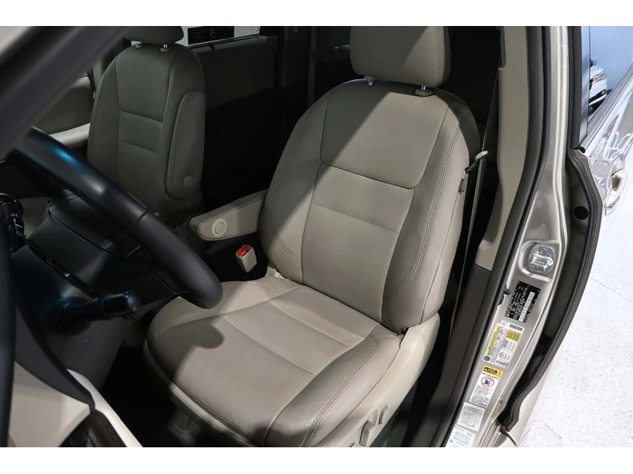 2017 Toyota Sienna 3rd Gen - Image 14 of 21