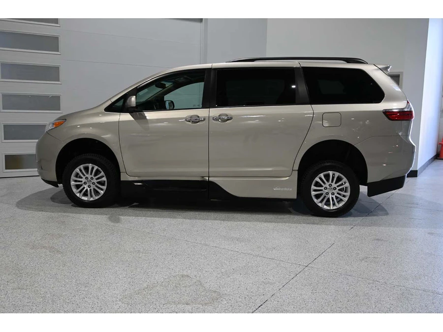 2017 Toyota Sienna 3rd Gen - Image 9 of 21