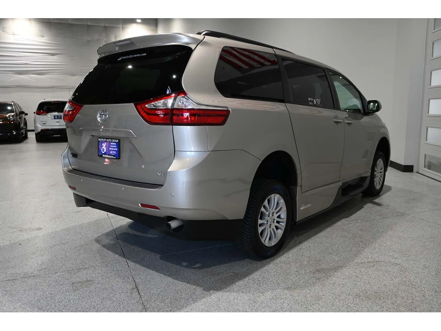 2017 Toyota Sienna 3rd Gen - Image 6 of 21