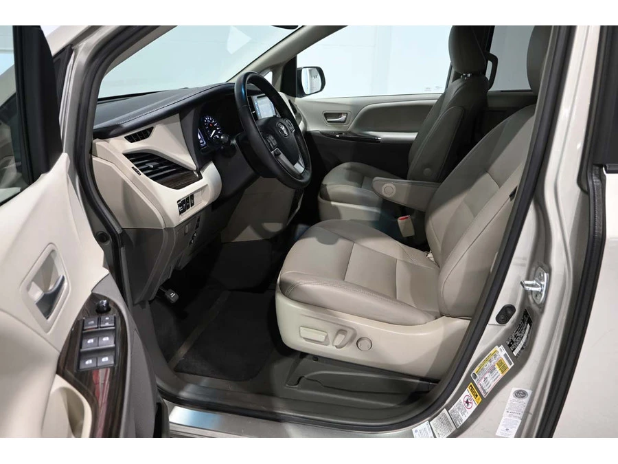 2017 Toyota Sienna 3rd Gen - Image 13 of 21