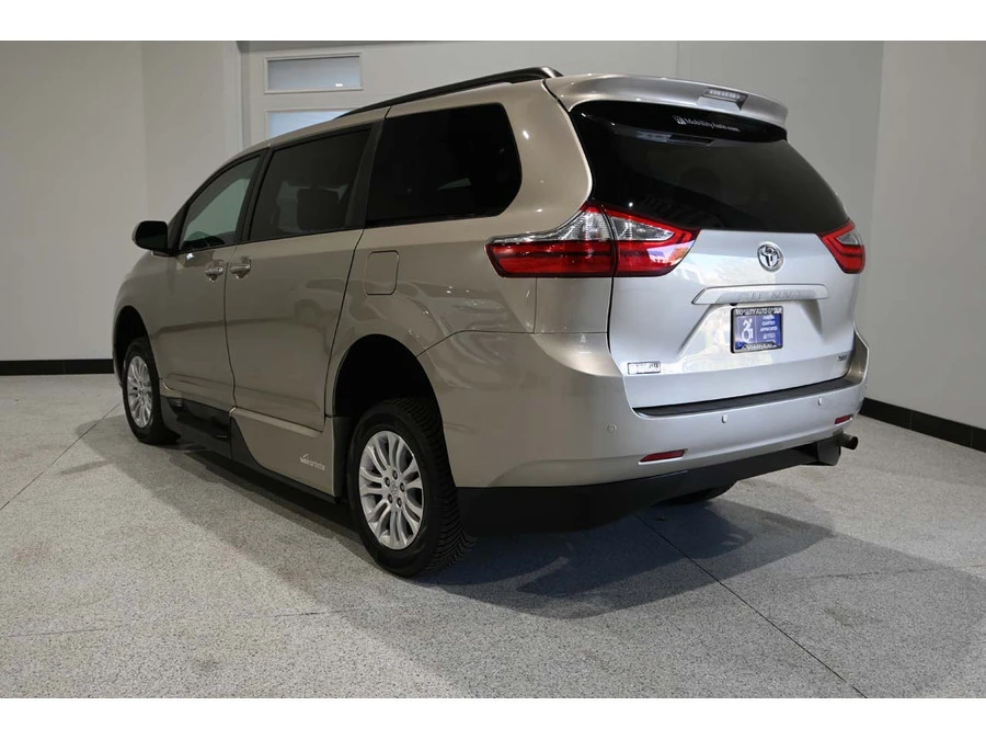 2017 Toyota Sienna 3rd Gen - Image 8 of 21