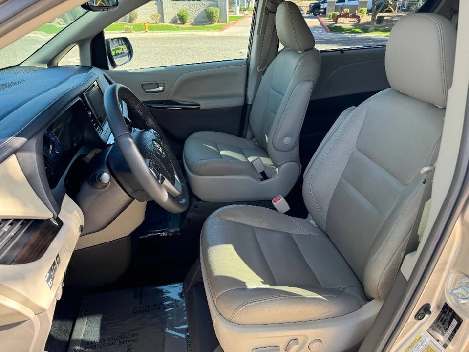 2017 Toyota Sienna 3rd Gen - Image 5 of 15