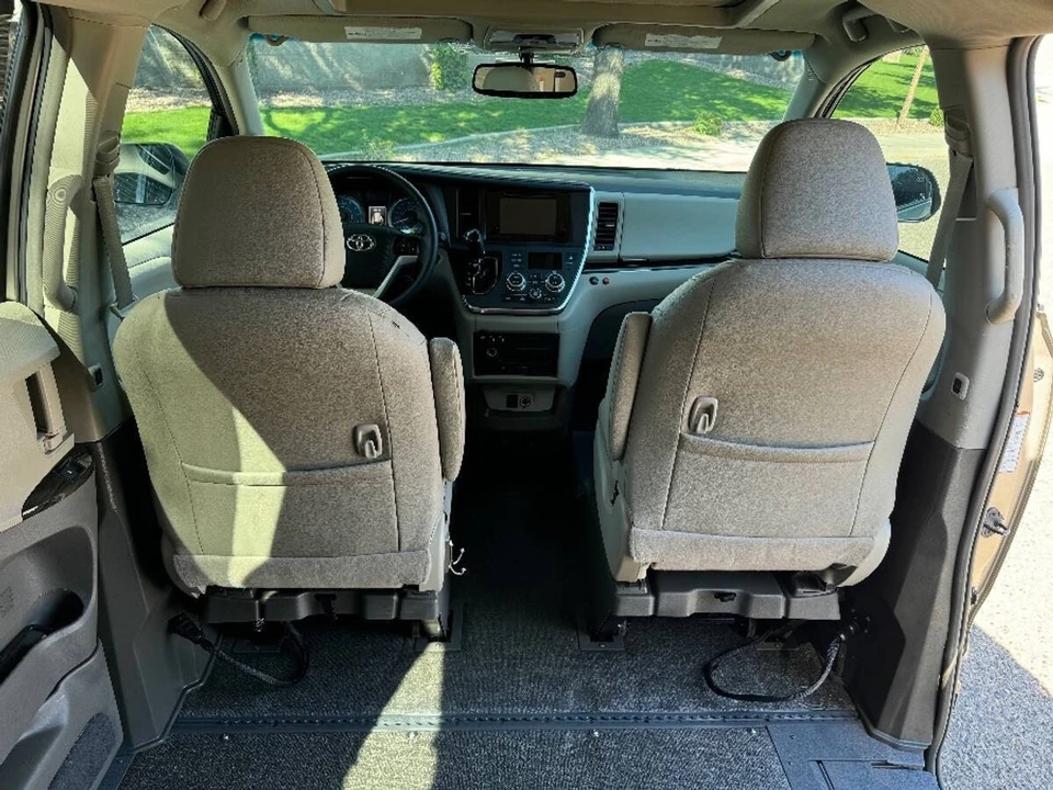 2017 Toyota Sienna 3rd Gen - Image 8 of 15