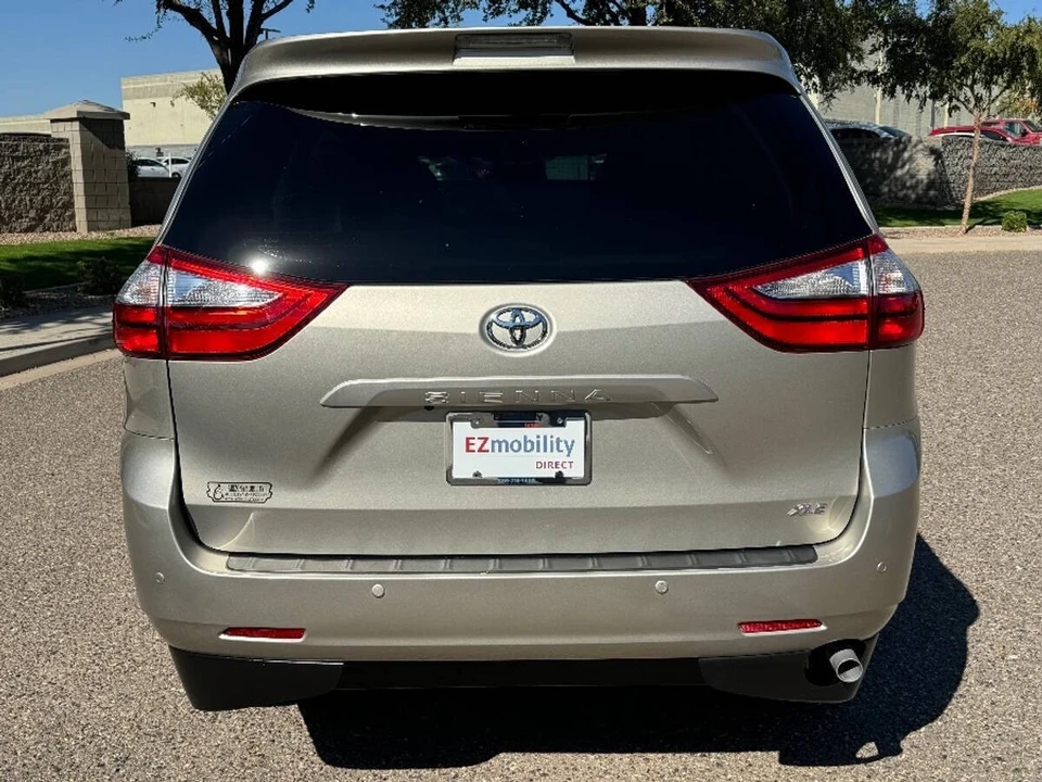 2017 Toyota Sienna 3rd Gen - Image 14 of 15