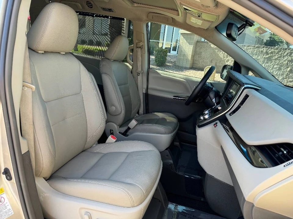 2017 Toyota Sienna 3rd Gen - Image 6 of 15