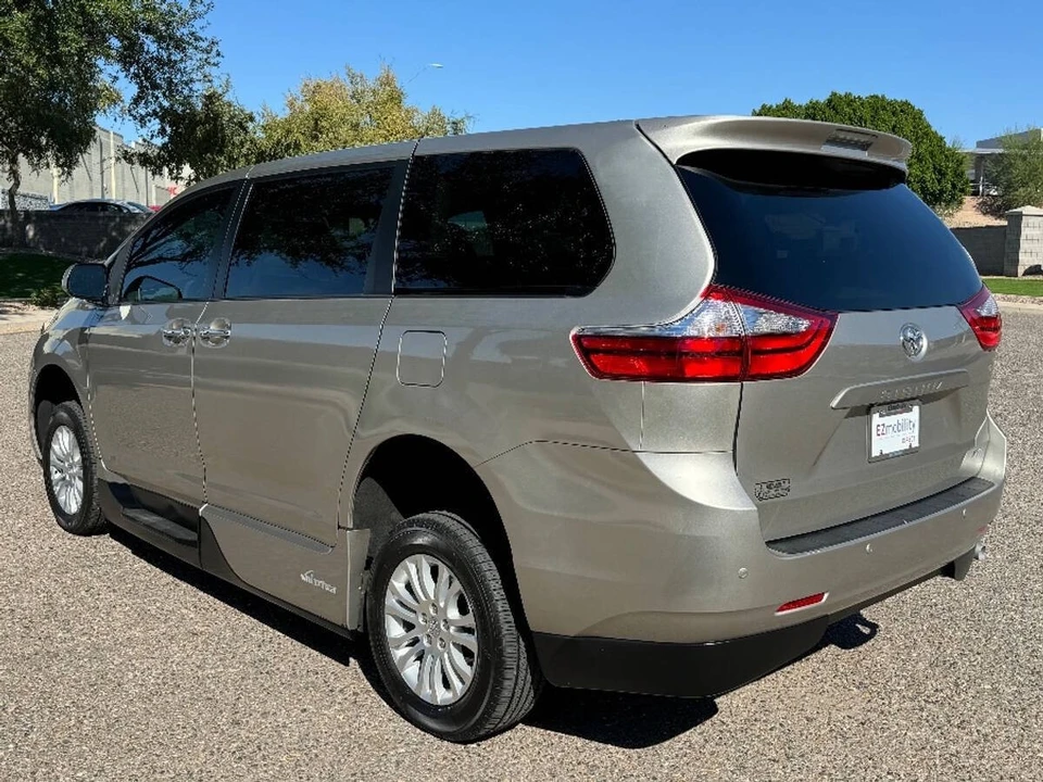 2017 Toyota Sienna 3rd Gen - Image 12 of 15