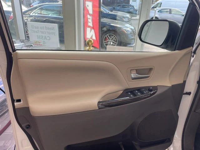 2017 Toyota Sienna 3rd Gen - Image 8 of 21