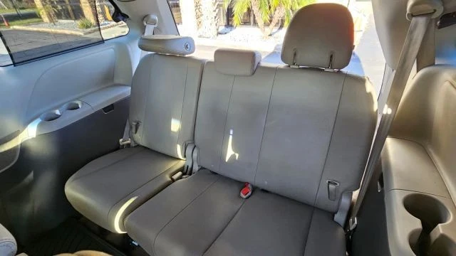 2017 Toyota Sienna 3rd Gen - Image 6 of 21