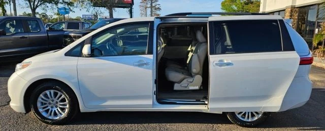 2017 Toyota Sienna 3rd Gen - Image 16 of 21